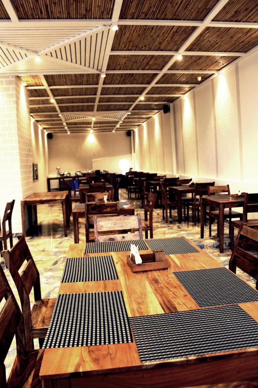 Hotel Istana Inn - A Luxury Stay ชัยปุระ ภายนอก รูปภาพ
