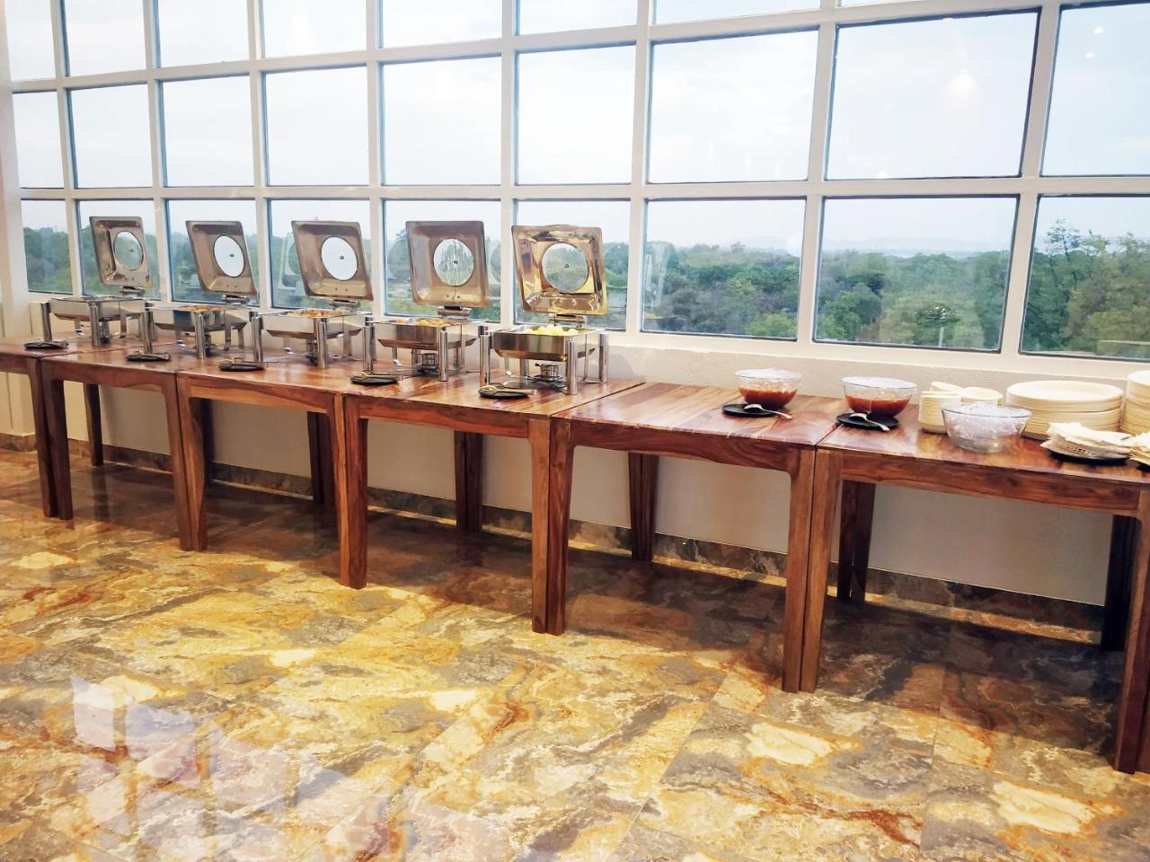 Hotel Istana Inn - A Luxury Stay ชัยปุระ ภายนอก รูปภาพ